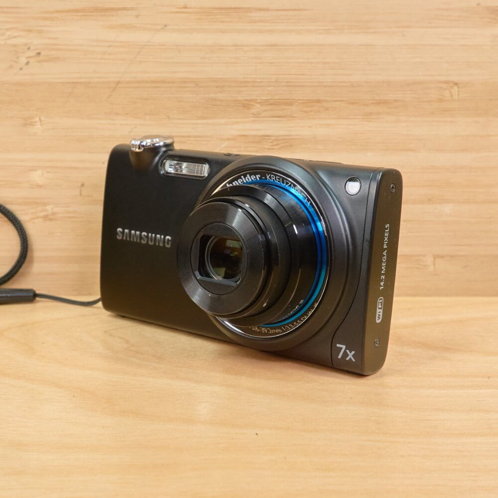 Samsung ST5500 14.2 MP Digital Camera, with 7x Optical Zoom, AMOLED touchscreen